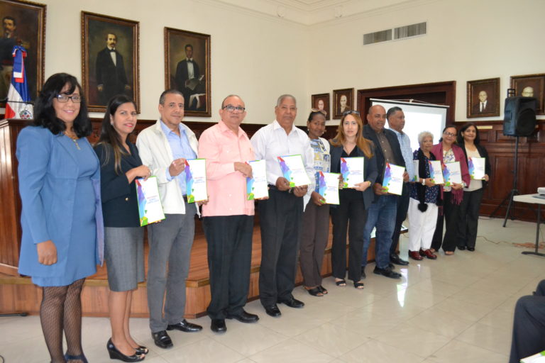 Presentan a autoridades Agenda de Desarrollo del Barrio Santa Lucía 2018 – 2023