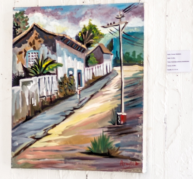 La exposición colectiva de los y las estudiantes de la Escuela de Arte y Tiempo Libre del Barrio Santa Lucía atrae a gran número de asistentes en la Casa de Arte de Santiago