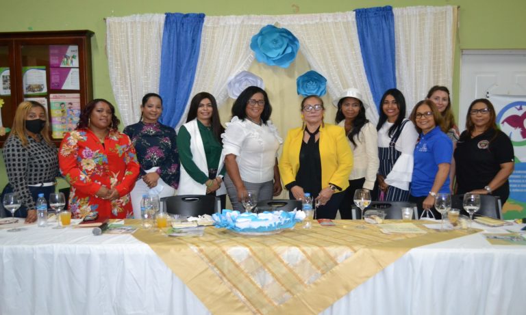 Panel por el empoderamiento y desarrollo comunitario de las mujeres en el Barrio Santa Lucía