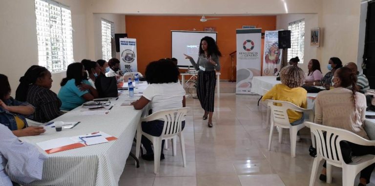 Integrantes de organizaciones sociales participan en curso  sobre comunicación estratégica